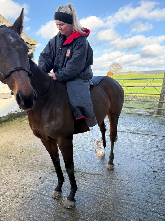 From Stable Yard to Saddle: Elly’s Waterproof Riding Coat for British Winter